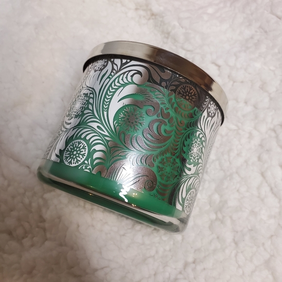 Bath & Body Works 3 Wick Winter Candles - NEW - Picture 10 of 14